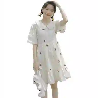 哒头下雨不愁 重工花朵刺绣浅杏色娃娃领荷叶边复古森系甜美短袖连衣裙 女款