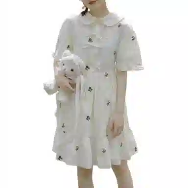 哒头下雨不愁 重工花朵刺绣浅杏色娃娃领荷叶边复古森系甜美短袖连衣裙 女款