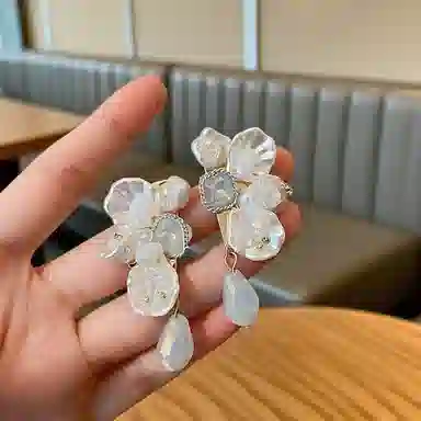彤彤兔 法式复古花瓣耳环气质夸张小众设计感花朵清新轻奢耳饰品女 合金树脂 耳钉 女款