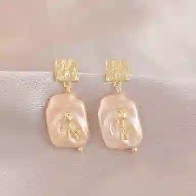 彤彤兔 立体玫瑰花耳环女气质百搭小众设计耳饰品 合金树脂 耳钉 女款