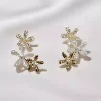 彤彤兔 温柔高级感微镶钻花朵耳环女精致气质甜美百搭耳饰时尚通勤 合金树脂 耳钉 女款