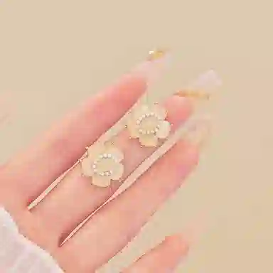 彤彤兔 高级感轻奢小众设计感山茶花耳环女气质百搭耳饰品 合金树脂 耳钉 女款