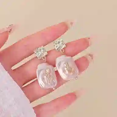 彤彤兔 立体玫瑰花耳环女气质百搭小众设计耳饰品 合金树脂 耳钉 女款