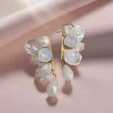 彤彤兔 法式复古花瓣耳环气质夸张小众设计感花朵清新轻奢耳饰品女 合金树脂 耳钉 女款