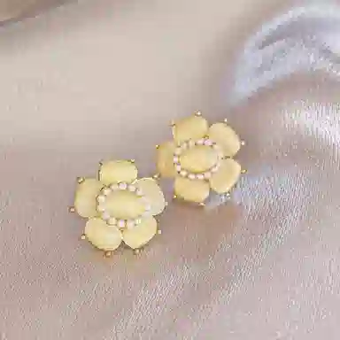 彤彤兔 高级感轻奢小众设计感山茶花耳环女气质百搭耳饰品 合金树脂 耳钉 女款