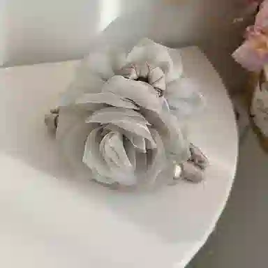 彤彤兔 复古玫瑰抓夹后脑勺盘发鲨鱼夹子气质抓夹头饰 布艺 亚克力 发夹 女款