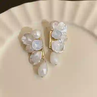 彤彤兔 法式复古花瓣耳环气质夸张小众设计感花朵清新轻奢耳饰品女 合金树脂 耳钉 女款