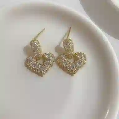 彤彤兔 百搭时尚爱心满钻耳环女高级感小众设计气质耳饰 合金 耳钉 女款