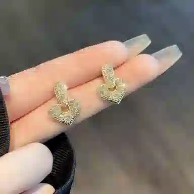 彤彤兔 百搭时尚爱心满钻耳环女高级感小众设计气质耳饰 合金 耳钉 女款