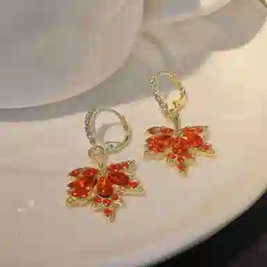 彤彤兔 红色枫叶耳钉女小众设计简约耳扣气质耳饰 合金树脂 耳环 女款