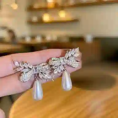 彤彤兔 百搭时尚蝴蝶结水滴耳环高级感轻奢气质甜美耳饰#好运 合金树脂 耳钉 女款