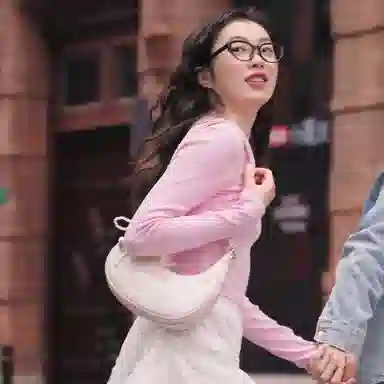 森马 洋气精致 合成革 新月包单肩包 女款 多色