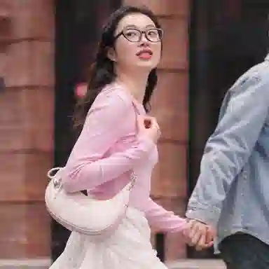 森马 洋气精致 合成革 新月包单肩包 女款 多色