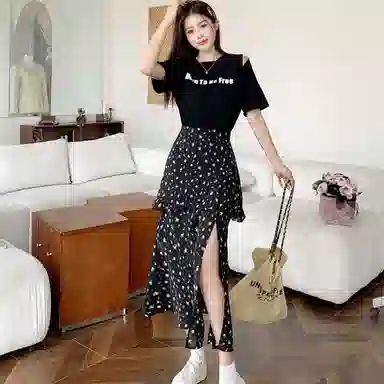 沐晓欣 时尚圆领拼接不规则开叉舒适甜美假两件短袖连衣裙 女款 黑色碎花