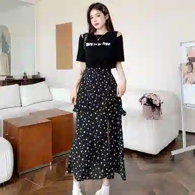 沐晓欣 时尚圆领拼接不规则开叉舒适甜美假两件短袖连衣裙 女款 黑色碎花