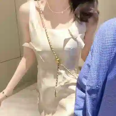 玉儿恋 夏季高级感纯欲甜美法式风纯色修身方领短款吊带连衣裙 女款 珍珠白