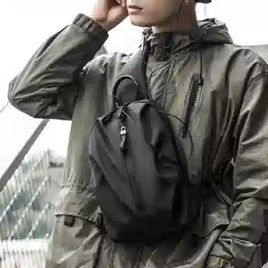 老人头 简约时尚防泼水休闲百搭轻便实用斜挎包 织物 胸包 常规 男款 黑色