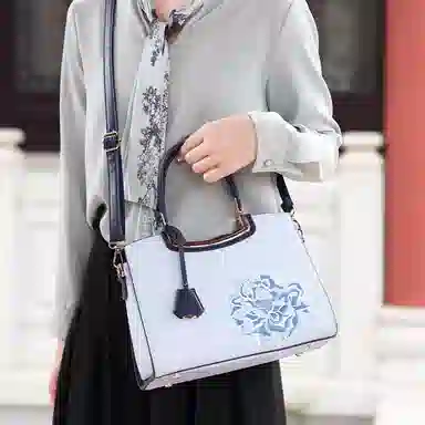 老人头 新中式大气国风刺绣优雅知性单肩斜挎包 合成革 手提包 常规 女款 多色