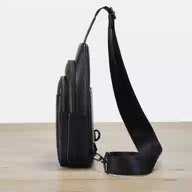 老人头 简约休闲时尚商务通勤 头层牛皮 单肩斜挎胸包 男款 黑色