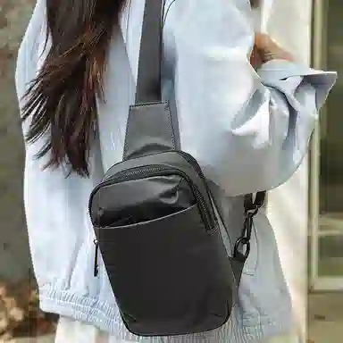 老人头 百搭休闲轻便通勤单肩旅游骑行包 人造革 胸包 男女同款情侣款 多色