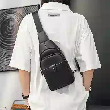 老人头 时尚简约商务轻便通勤斜挎包 头层牛皮 胸包 男款 黑色