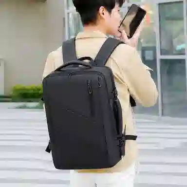 老人头 商务出差大容量多功能背部固定带设计防泼水背包 皮膜 双肩包 男款 黑色