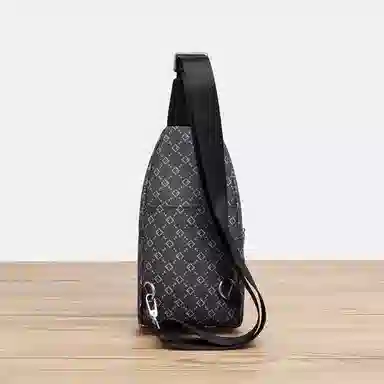 老人头 复古风百搭满印商务通勤老花斜挎包 合成革 胸包 男款 黑色