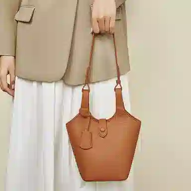 老人头 韩系百搭高级质感小众通勤腋下 合成革 单肩水桶斜挎包 女款 陶土棕/泥灰色