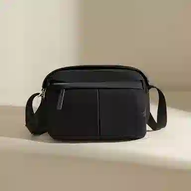 老人头 通勤百搭柔软褶皱设计小众设计感休闲 牛津纺 斜挎包 女款 赫本黑/果仁杏