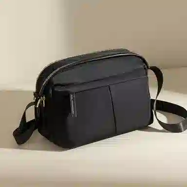 老人头 通勤百搭柔软褶皱设计小众设计感休闲 牛津纺 斜挎包 女款 赫本黑/果仁杏