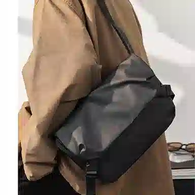 老人头 时尚通勤休闲简约小众轻便实用翻盖 合成革 单肩斜挎包 男款 黑色