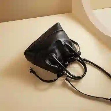 老人头 小香风通勤时尚高级质感气质个性 牛皮拼合成革 水桶包手提包 女款 黑色/白色/浅灰色