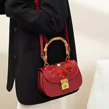 老人头 国风新中式气质刺绣百搭通勤马鞍包 合成革 手提包 女款 多色