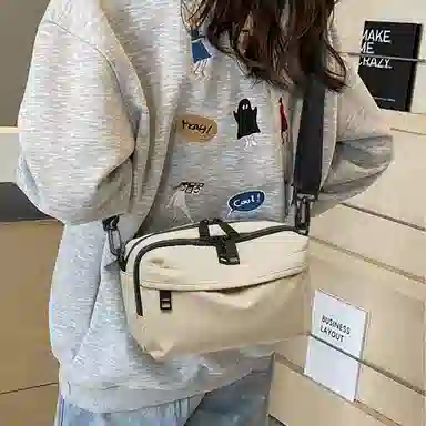 老人头 时尚潮流简约轻便出行单肩休闲百搭通勤包  人造革 斜挎包 常规 男女同款情侣款 黑色/米白色/深灰色