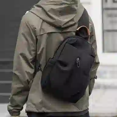 老人头 潮流简约纯色百搭 织物 胸包 男款 黑色