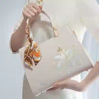 老人头 新中式大气国风刺绣优雅知性单肩斜挎包 合成革 手提包 常规 女款 多色