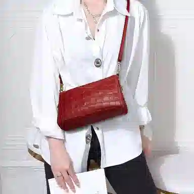 老人头 日常通勤鳄鱼纹优雅气质休闲百搭包包 头层牛皮 单肩斜挎包 常规 女款 黑色/红色