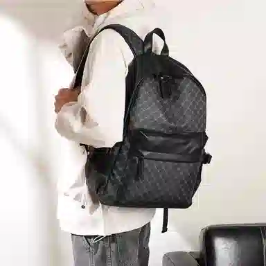 老人头 经典通勤百搭大容量上班潮流背包 合成革 双肩包 常规 男款 黑色印花