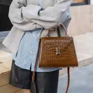 老人头 时尚气质百搭通勤鳄鱼纹 头层牛皮 斜挎手提包 女款 多色