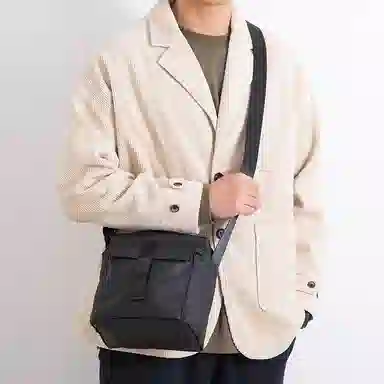 老人头 简约轻便休闲时尚通勤 合成革 单肩斜挎包 常规 男款 黑色