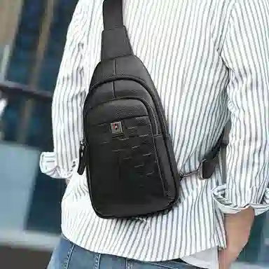 老人头 商务通勤轻便出行单肩斜挎包 头层牛皮 胸包 男款 黑色