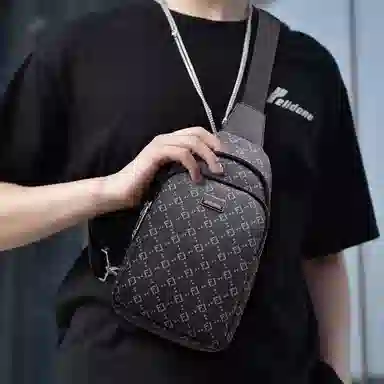 老人头 复古风百搭满印商务通勤老花斜挎包 合成革 胸包 男款 黑色