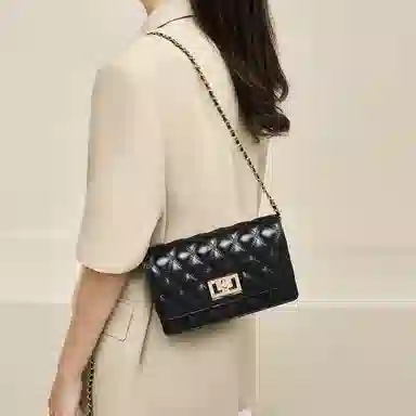 老人头 小香风高级感通勤百搭简约菱格链条 头层牛皮 斜挎包 女款 白色/黑色