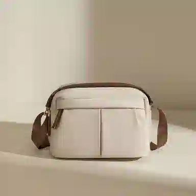 老人头 通勤百搭柔软褶皱设计小众设计感休闲 牛津纺 斜挎包 女款 赫本黑/果仁杏