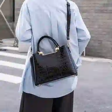 老人头 经典时尚优雅大气百搭实用鳄鱼纹通勤单肩斜挎包 头层牛皮 手提包 常规 女款 红色/黑色/棕色