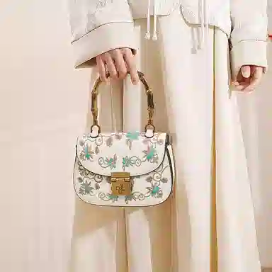 老人头 国风新中式气质刺绣百搭通勤马鞍包 合成革 手提包 女款 多色