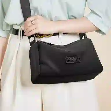 老人头 通勤时尚休闲百搭简约潮流 织物 单肩斜挎包 常规 女款 黑色