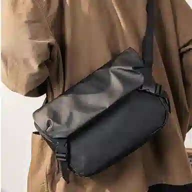 老人头 时尚通勤休闲简约小众轻便实用翻盖 合成革 单肩斜挎包 男款 黑色