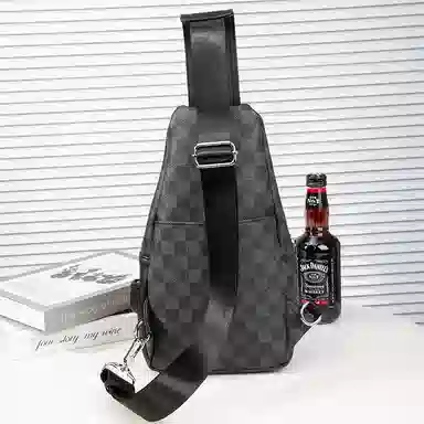 老人头 经典时尚潮流百搭 合成革 胸包 常规 男款 黑色