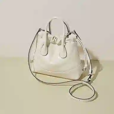 老人头 小香风通勤时尚高级质感气质个性 牛皮拼合成革 水桶包手提包 女款 黑色/白色/浅灰色